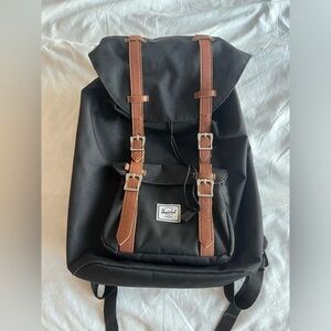 Herschel Backpack 🎒